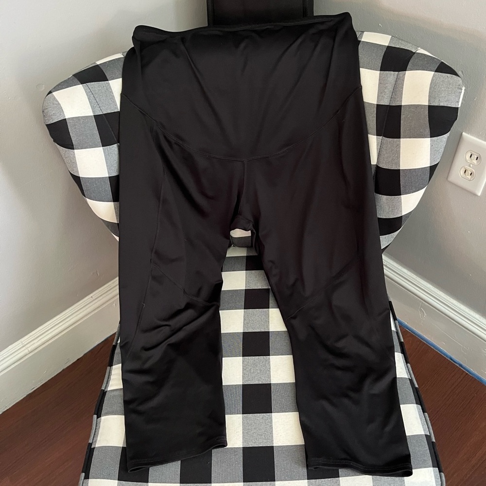 A. glow active maternity capris size XL